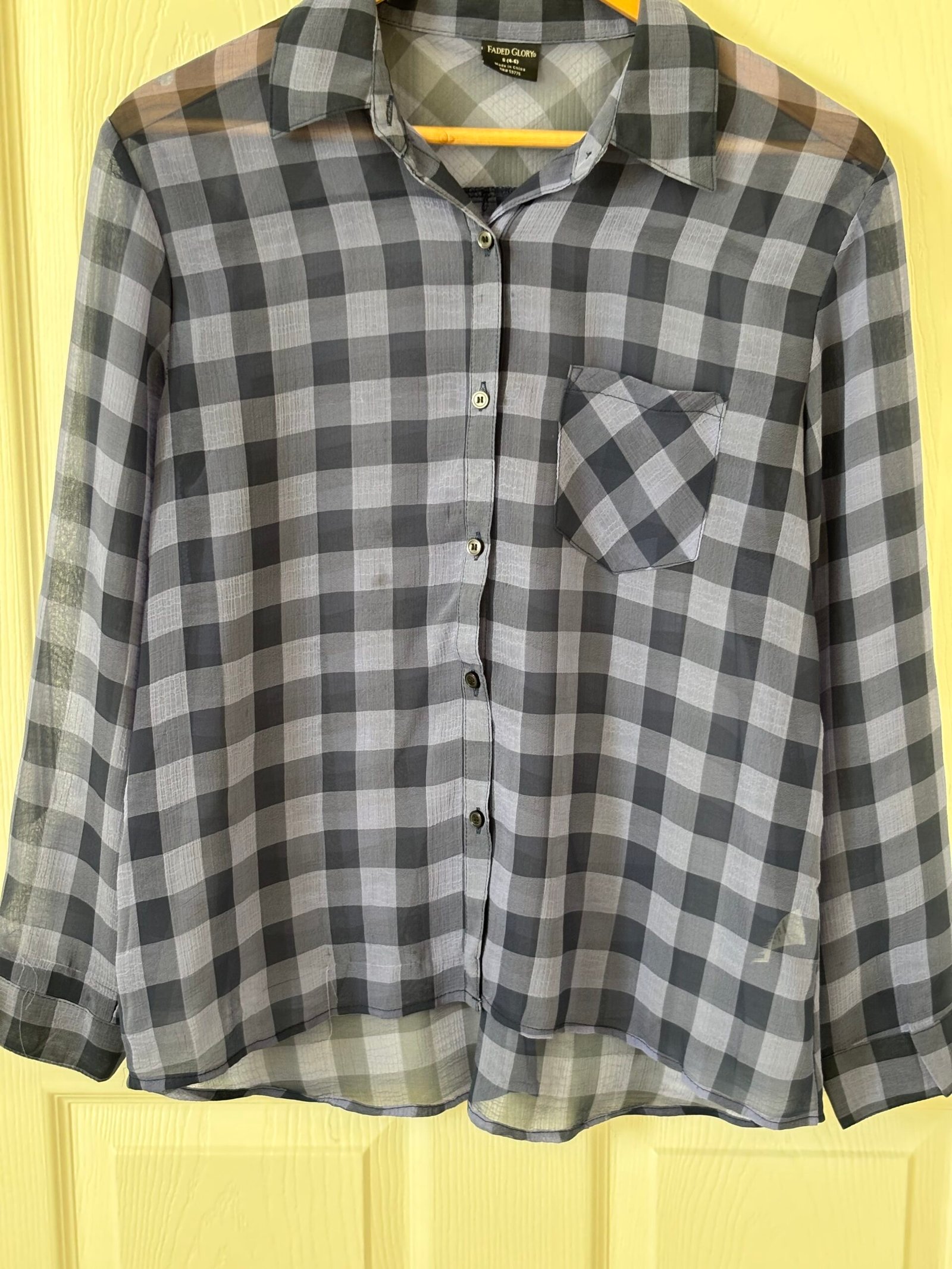 Faded Glory Women’s Black & Gray Plaid Button-Up Shirt - Image 2