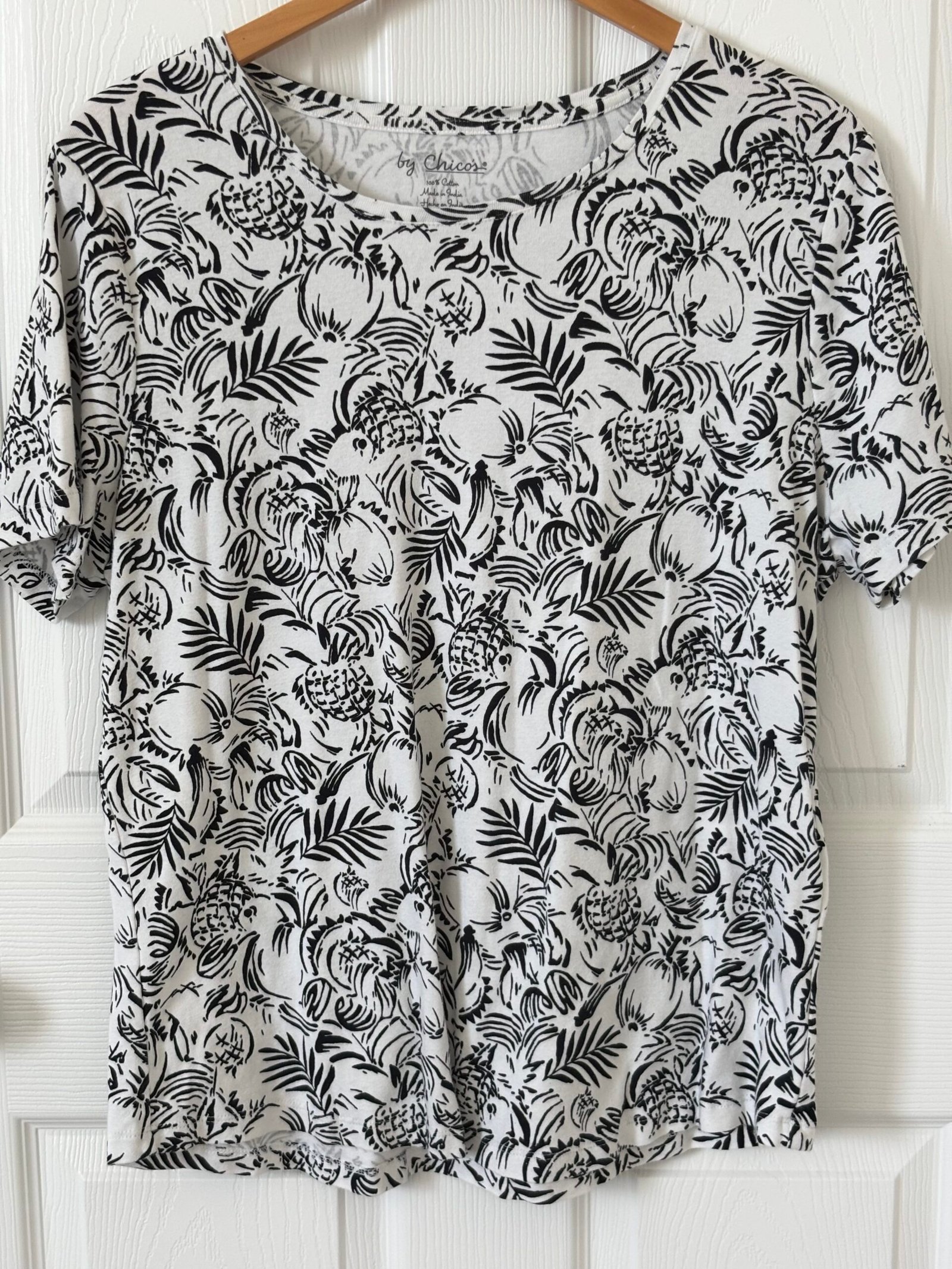 Chico’s women’s black-and-ivory tropical-print top in size 3. - Image 2
