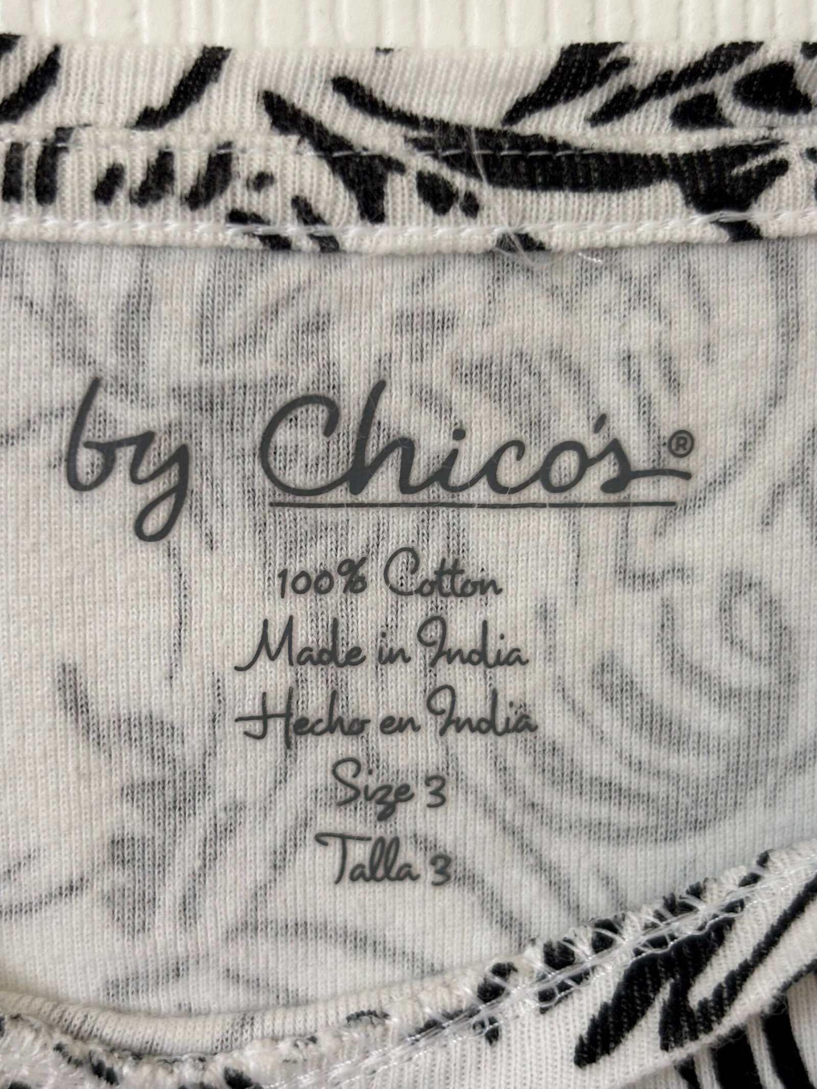 Chico’s women’s black-and-ivory tropical-print top in size 3. - Image 3