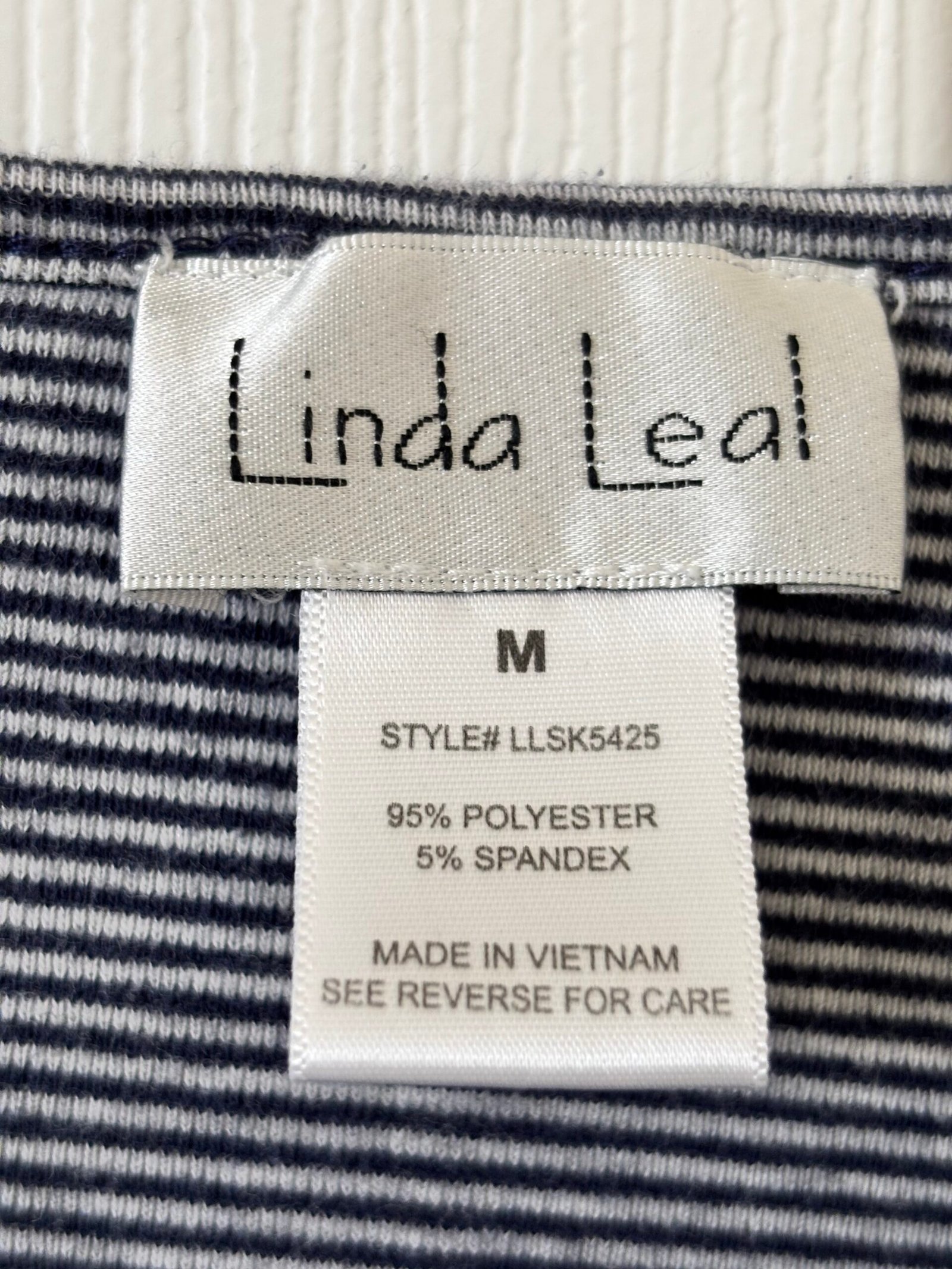Linda Leal women’s striped short-sleeve top in size Medium. - Image 3