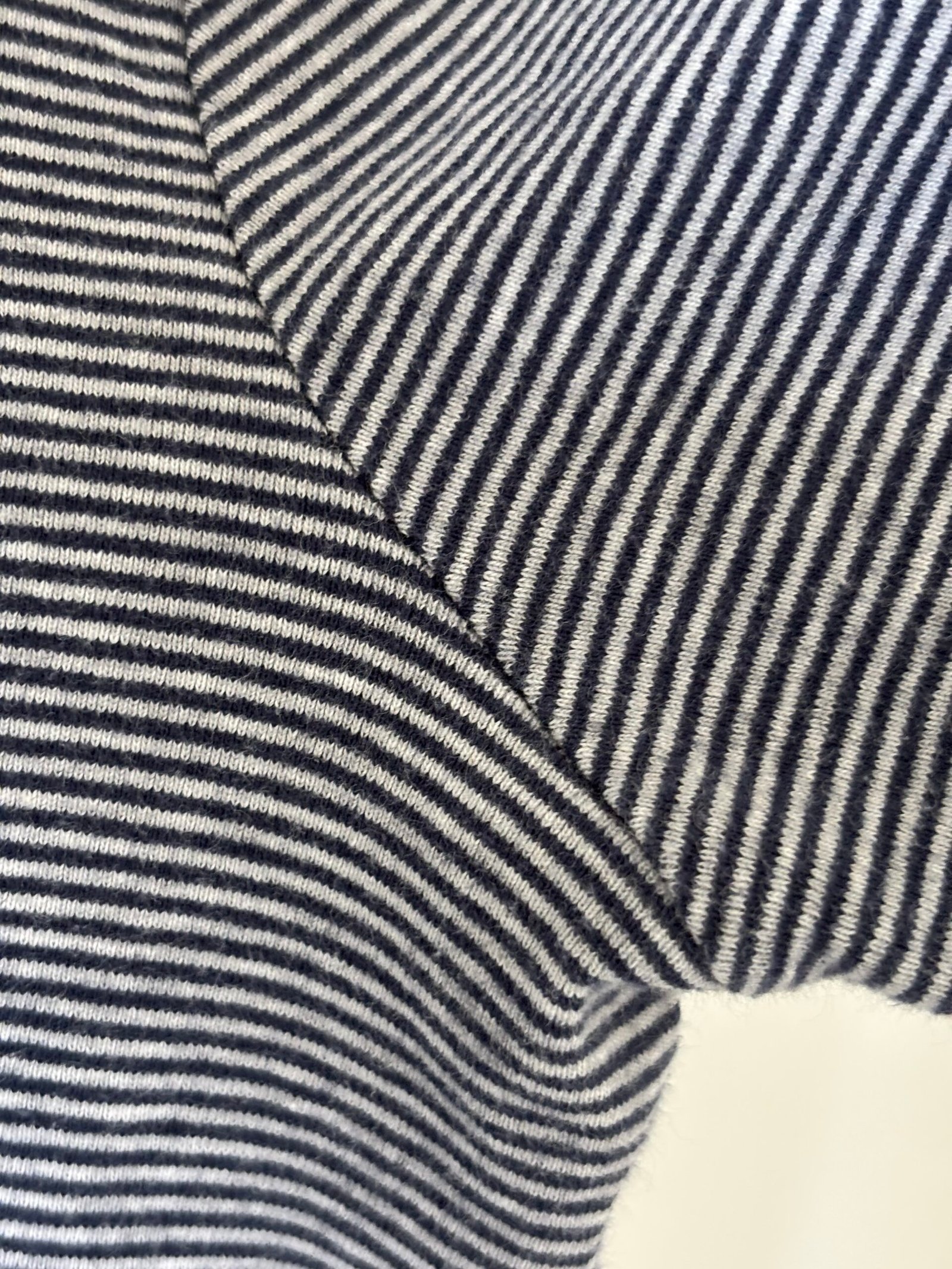 Linda Leal women’s striped short-sleeve top in size Medium. - Image 4