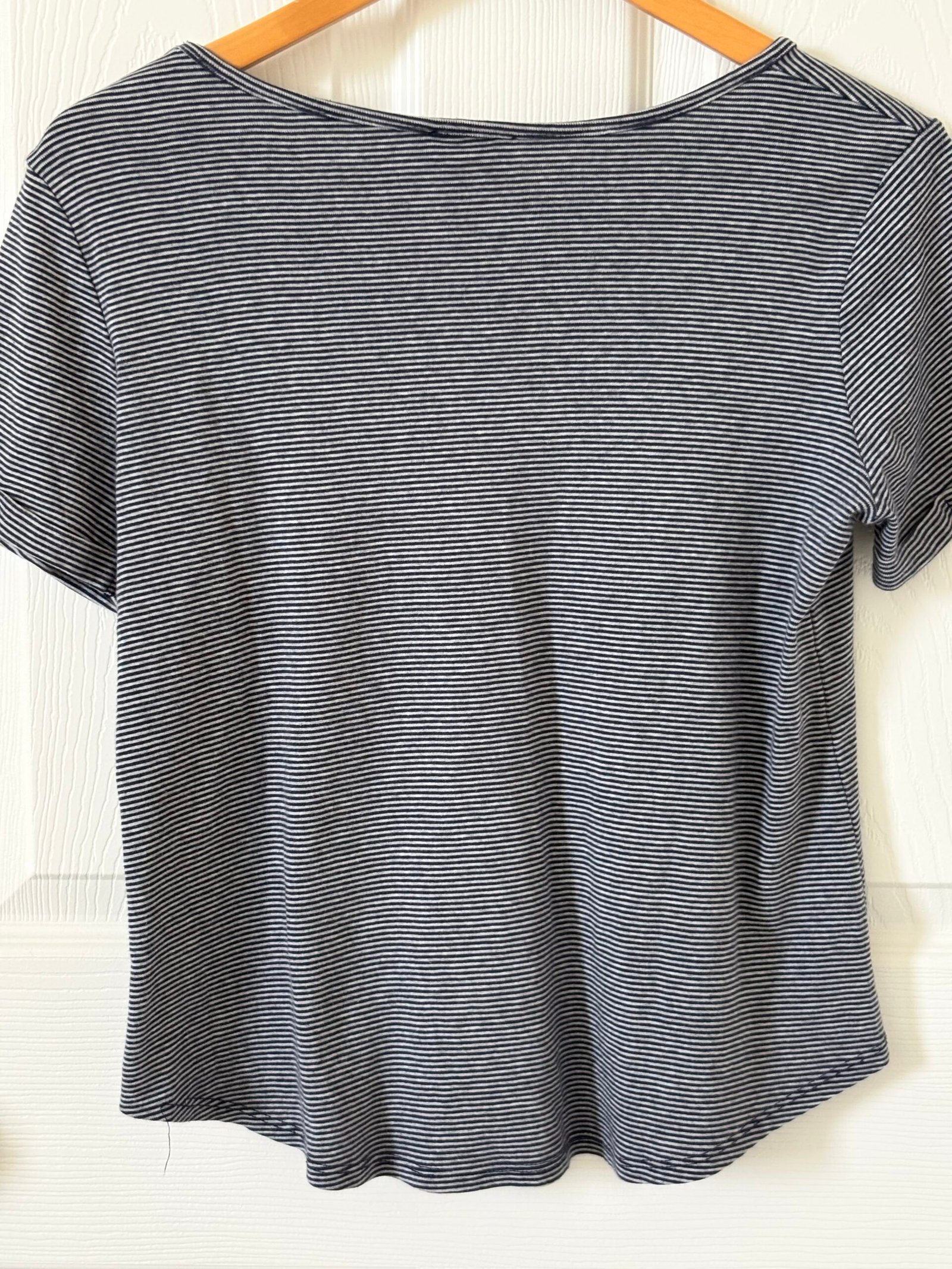 Linda Leal women’s striped short-sleeve top in size Medium. - Image 5