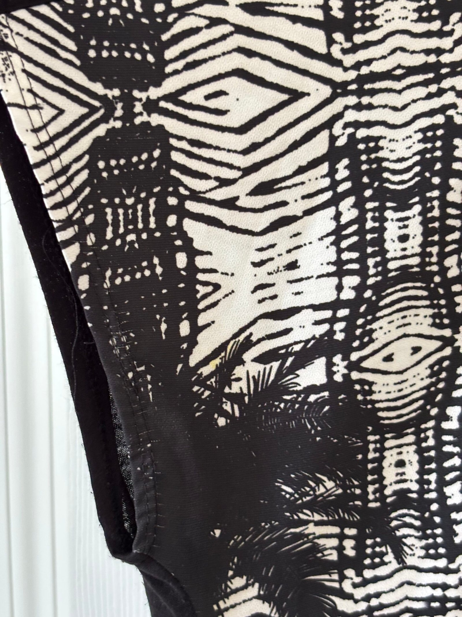 Bobeau women’s black-and-ivory printed tunic top in size XL. - Image 2