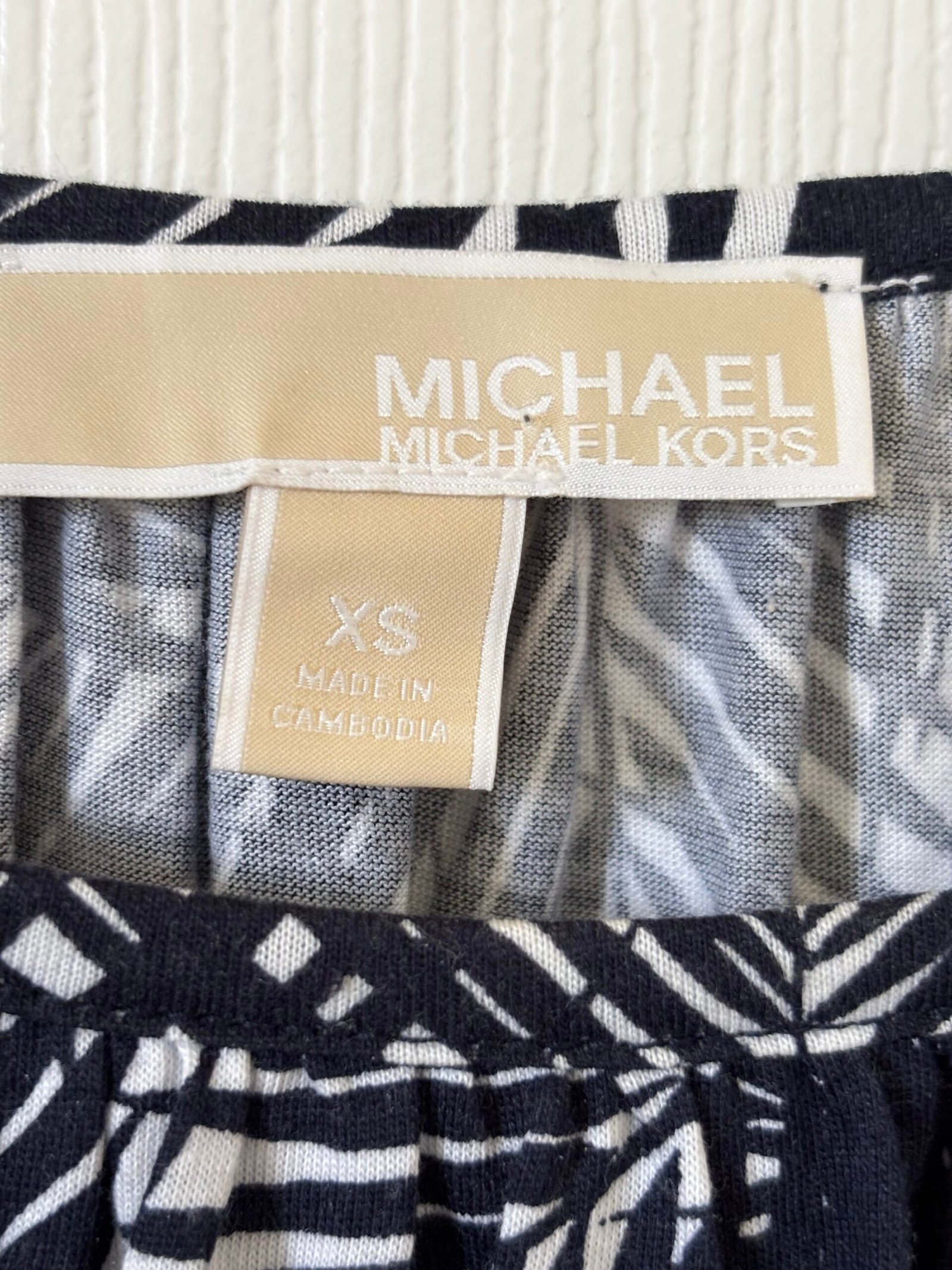 Michael Michael Kors women’s blouse in size XS. - Image 6