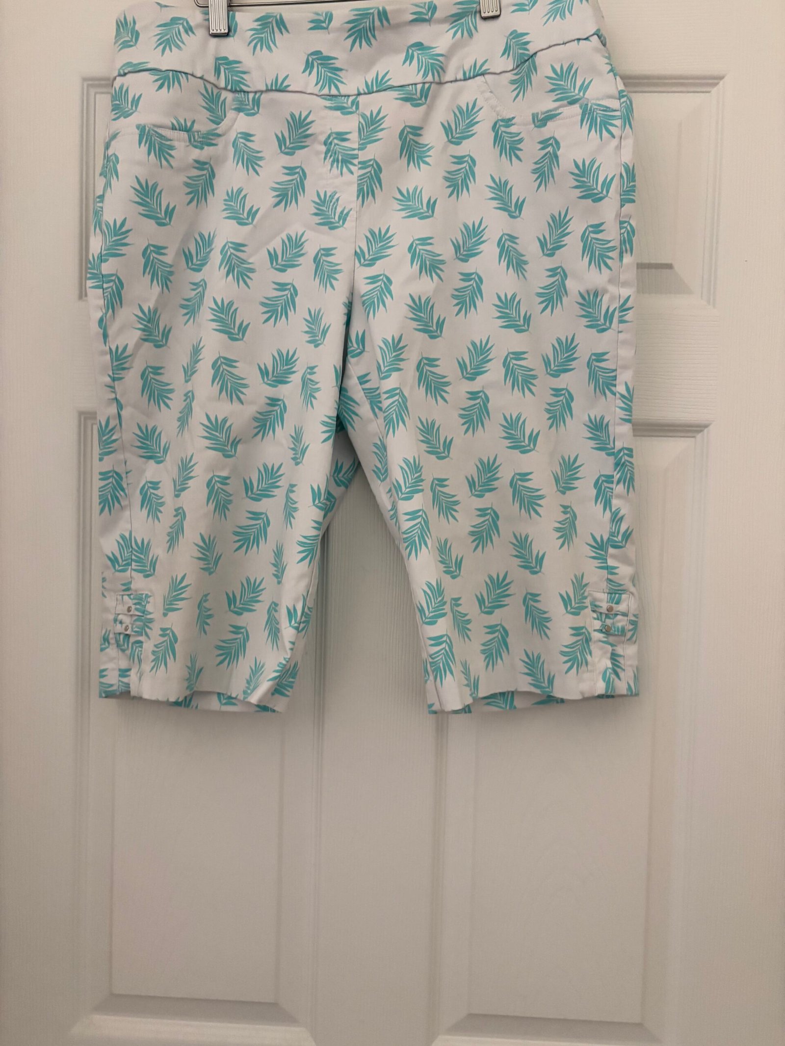 Hearts of Palm Tropical Palm-Print Capri Pants – Women’s Size 18 - Image 2